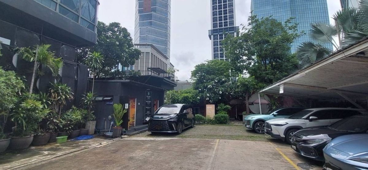 ให้เช่าร้านค้า/ตลาดนัดอารีย์ อนุสาวรีย์ : 🔹ให้เช่าพื้นที่ทำเลทอง ย่านอารีย์🔹ขนาด 100 ตร.ม. | เหมาะสำหรับเปิดเป็นคาเฟ่,ร้านอาหาร  | มีห้องน้ำแบ่งแยก ชาย-หญิง 6 ห้อง | มีที่จอดรถให้ 