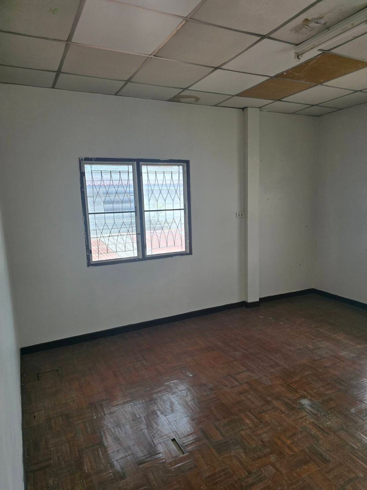 For SaleTownhomeRattanathibet, Sanambinna : 2-story townhouse for sale near Ratchaphruek-Nonthaburi 1 Road, Narongsukniwet Village, Soi Nonthaburi 6, Intersection 6/4.