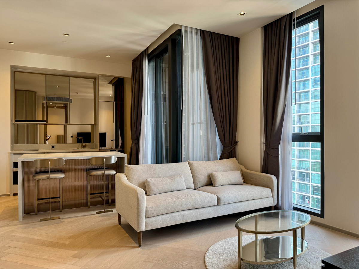 For RentCondoSathorn, Narathiwat : 📍The Reserve Sathorn, Special Price‼️ Big living room, Beautifully decorated with high-quality furnishings.