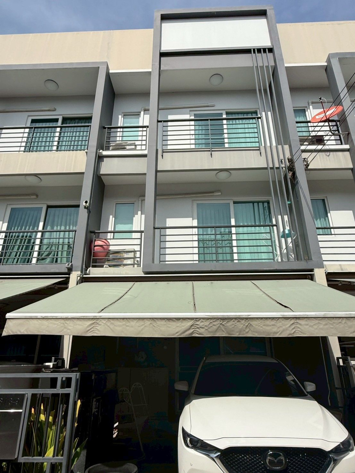 For SaleTownhomeLadkrabang, Suwannaphum Airport : 💥CP-9587💥 3-story townhouse for sale, Baan Klang Muang Suan Luang project 👉 Add Line @rangrak