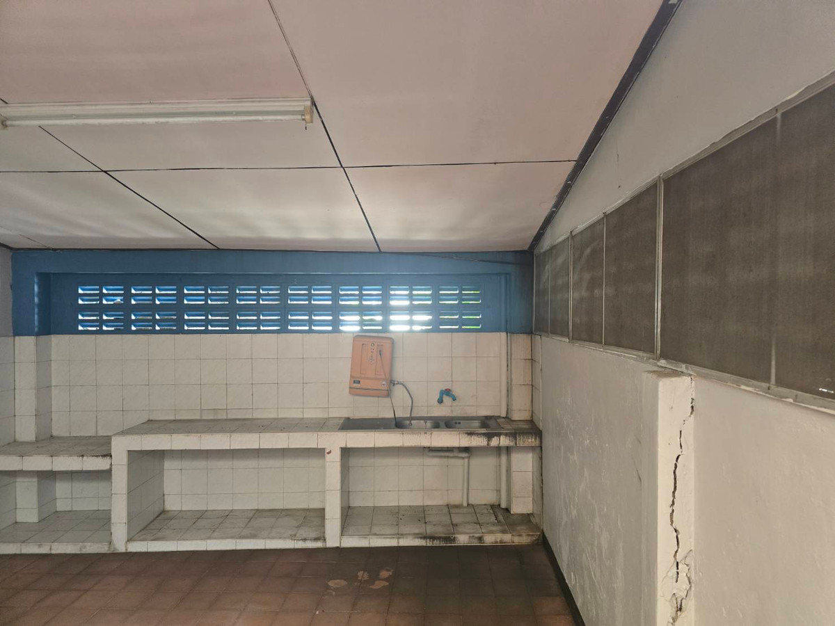 For SaleTownhomeRattanathibet, Sanambinna : 2-story townhouse for sale near Ratchaphruek-Nonthaburi 1 Road, Narongsukniwet Village, Soi Nonthaburi 6, Intersection 6/4.