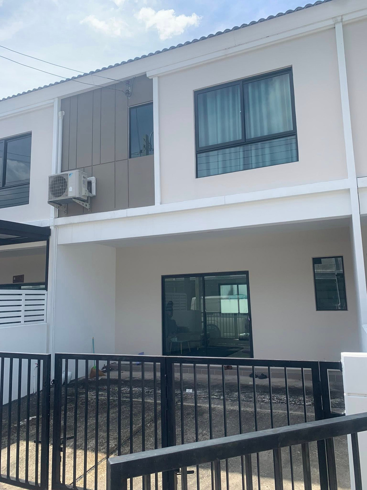 For RentHouseLadkrabang, Suwannaphum Airport : Property code HR135 The Connect Wongwaen - Rama 9, good location