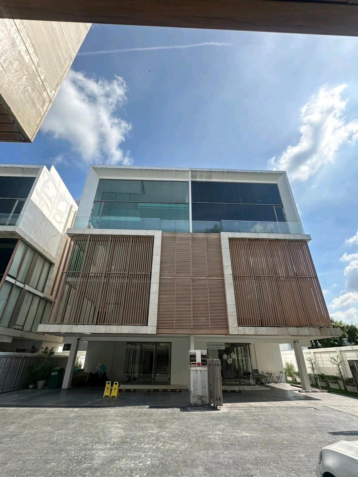 ให้เช่าโฮมออฟฟิศรัชดา ห้วยขวาง : 🔥🔥🔥Business Penthouse 6 ชั้น 
ซอยรัชดา 32 💰💰💰