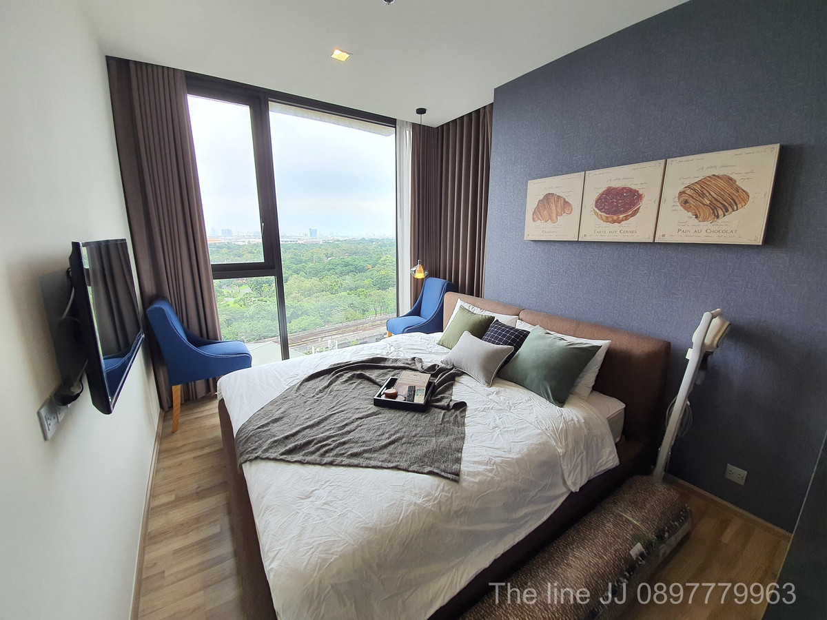 For SaleCondoSapankwai,Jatujak : Real Rare Item! The Line Chatuchak – curved glass corner room Chatuchak Park view + pool view, as complete as this project can provide!