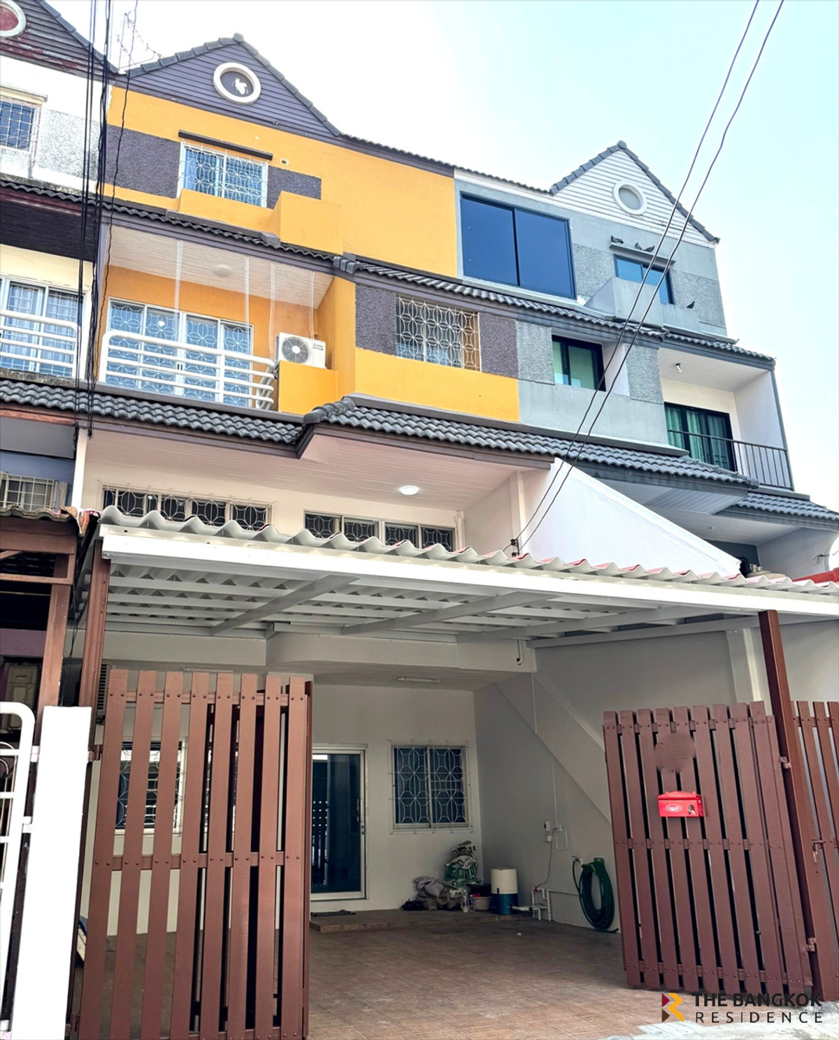 For SaleTownhomePattanakan, Srinakarin : 🚀 Flash Sale! Varathorn Ville Pattanakarn 44 - This Price Won’t Come Again! Near Thonglor–Ekkamai