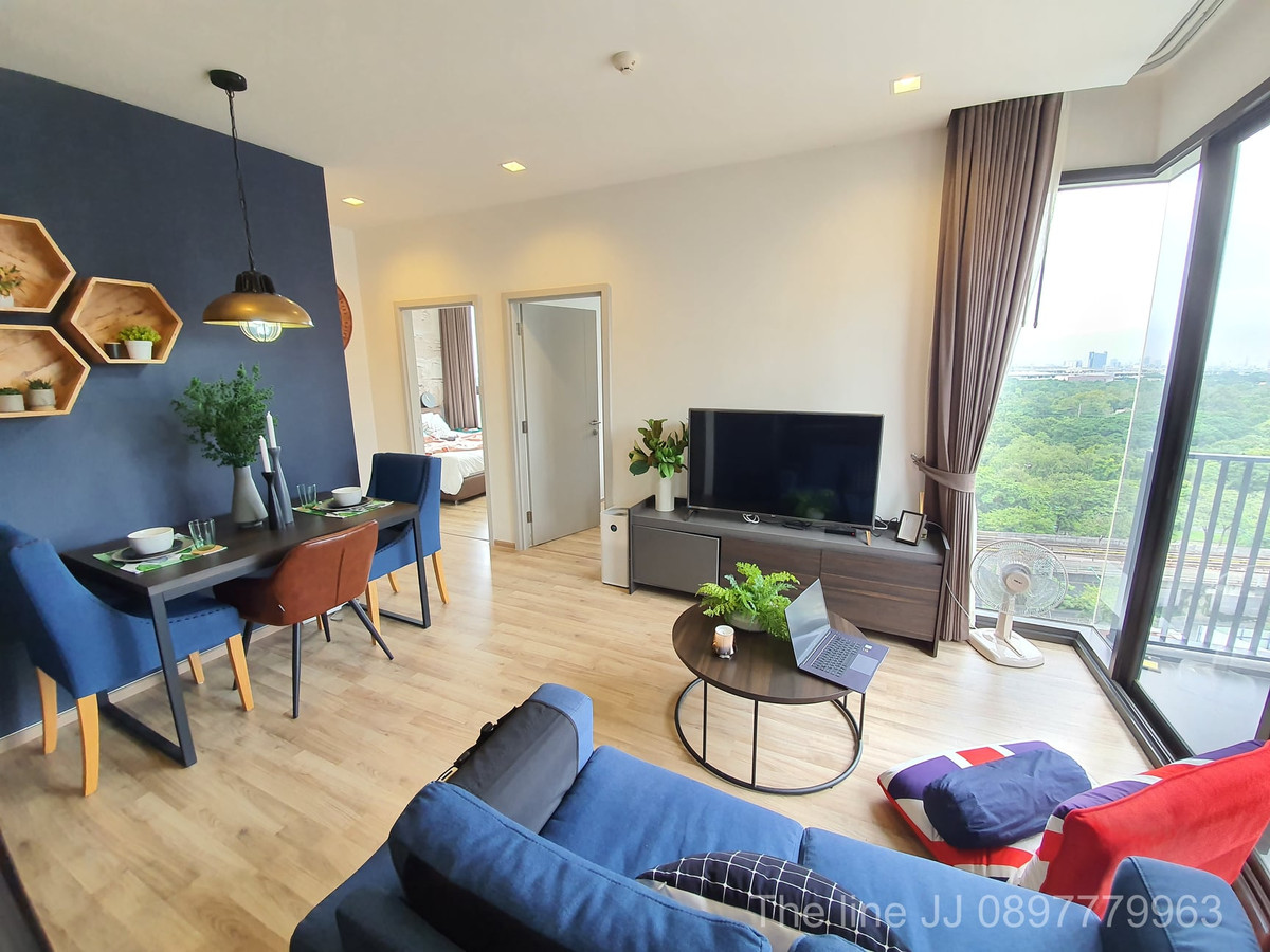 For SaleCondoSapankwai,Jatujak : Real Rare Item! The Line Chatuchak – curved glass corner room Chatuchak Park view + pool view, as complete as this project can provide!