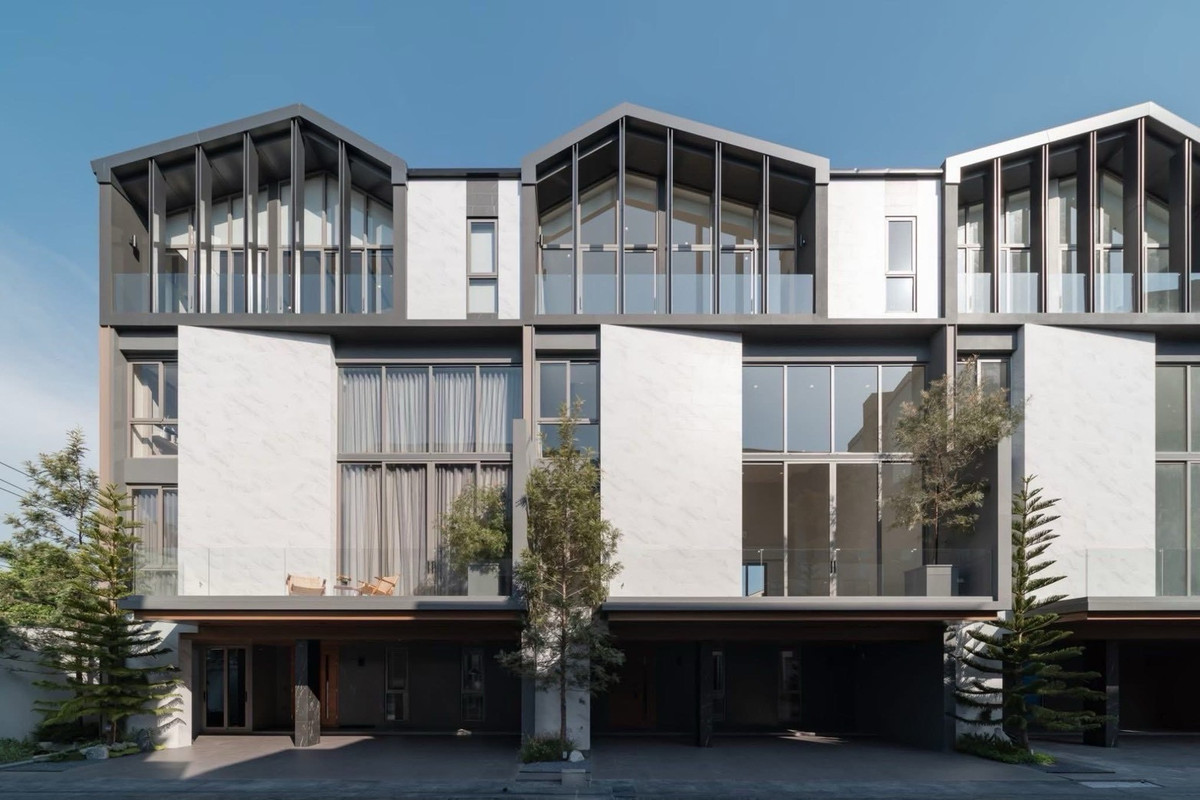 ขายทาวน์โฮมอ่อนนุช อุดมสุข : ▲ Artery Thonglor–Sukhumvit ▲ 3 ห้องนอน | 4 ห้องน้ำ | 1 ห้องอเนกประสงค์ |
High ceiling สูง 5.9 🔥22.9 MB🔥