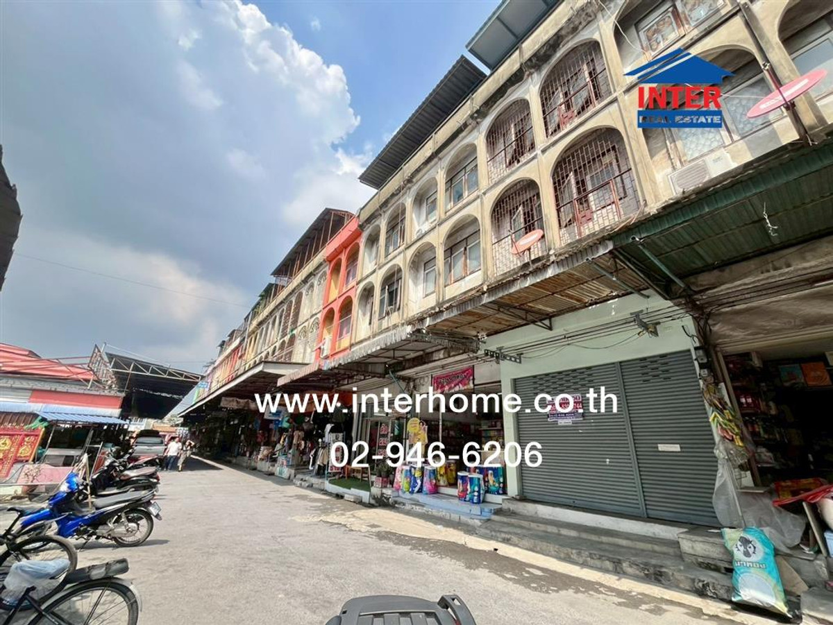 For SaleShop HouseNawamin, Ramindra : Commercial building, 3 floors, 13.3 sq m. Commercial building near the market, km. 4, Soi Ramintra 39, Ramintra Road, Sukhaphiban 5 Road, Bang Khen District, Bangkok.