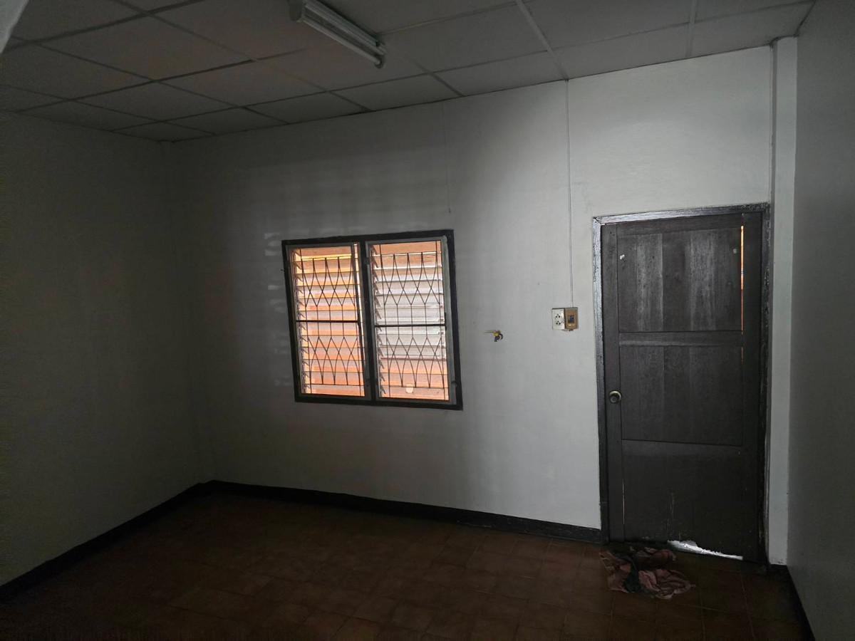 For SaleTownhomeRattanathibet, Sanambinna : 2-story townhouse for sale near Ratchaphruek-Nonthaburi 1 Road, Narongsukniwet Village, Soi Nonthaburi 6, Intersection 6/4.