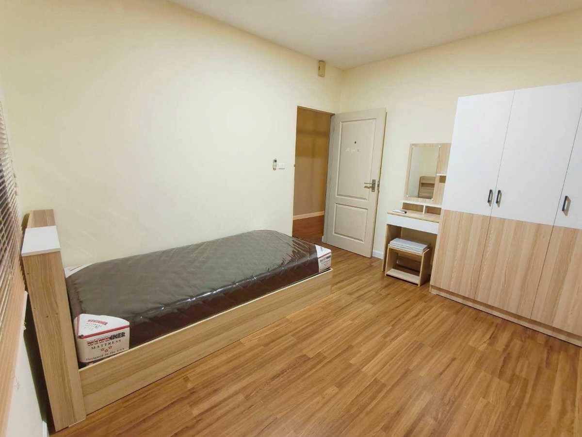 For RentHousePattanakan, Srinakarin : Urgent rent, luxurious corner house, Manthana Village, Rama 9-Srinakarin, size 97 sq m, usable area 388 sq m, 6 bedrooms, 5 bathrooms, special price 100,000 baht.