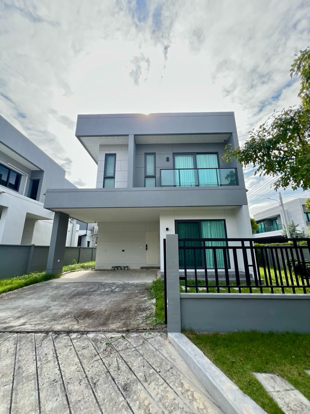 ขายบ้านนวมินทร์ รามอินทรา : 🏡[For Sale] ขายด่วน บ้านเดี่ยว 3 ห้องนอน หลังมุม หมู่บ้านเซนโทร รามอินทรา–จตุโชติ 2 (Centro Ramindra–Chatuchot 2) สภาพใหม่ พร้อมอยู่
