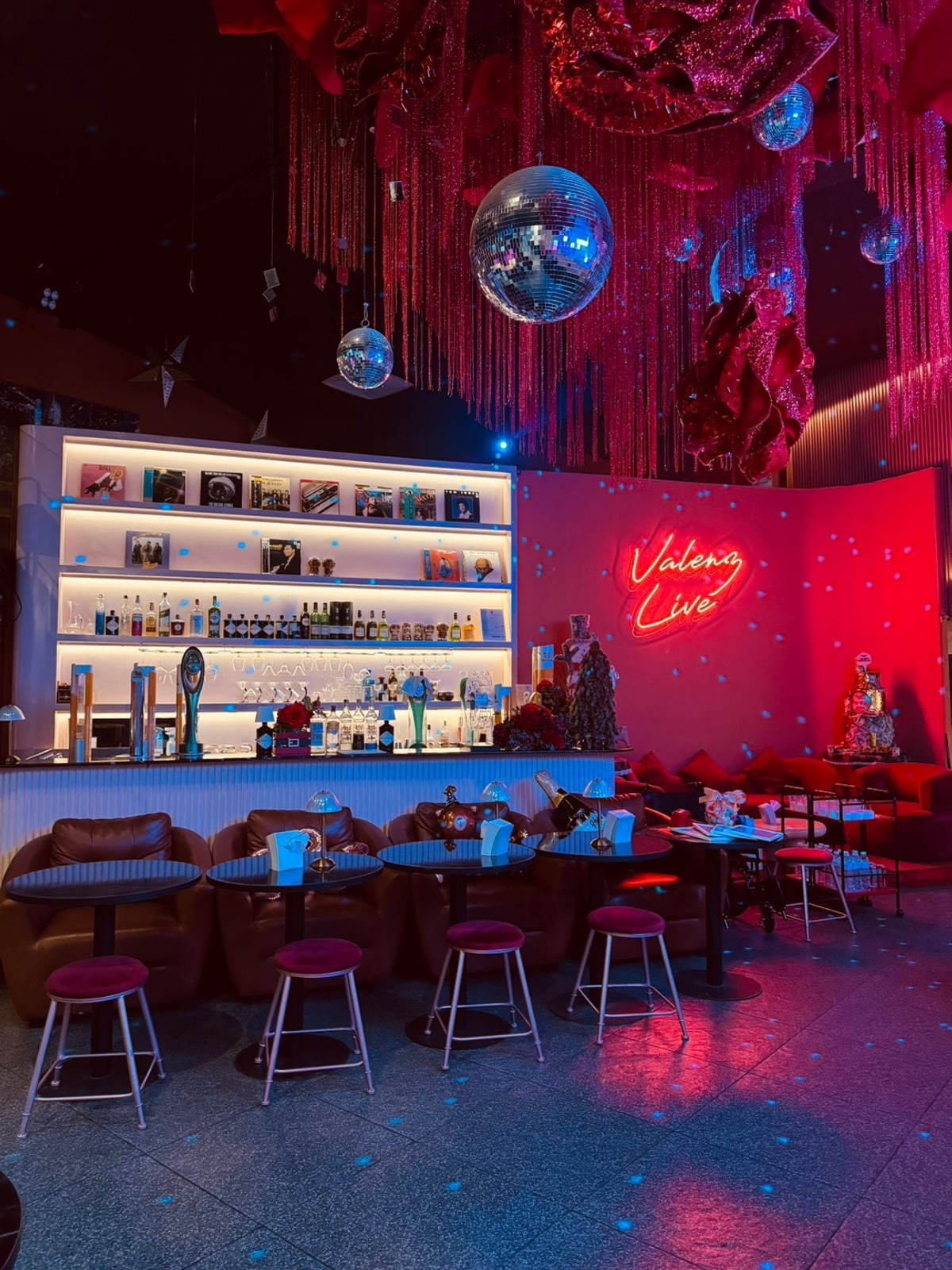 For LeaseholdRetail SpaceRatchadapisek, Huaikwang, Suttisan : Shop for lease, RCA Rama 9 zone, can be used as a bar, karaoke, lounge, host bar, restaurant, cafe.