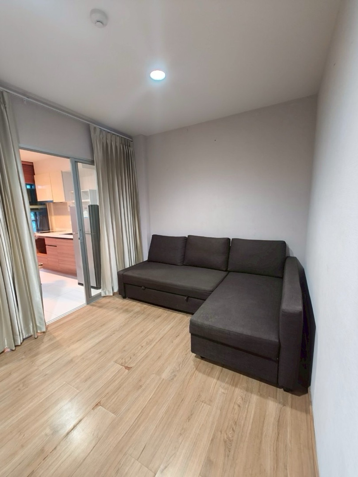 ให้เช่าคอนโดสาทร นราธิวาส : ให้เช่าด่วนคอนโดฟิวส์จันทน์ สาทร 
ราคาเช่า 12,000/เดือน