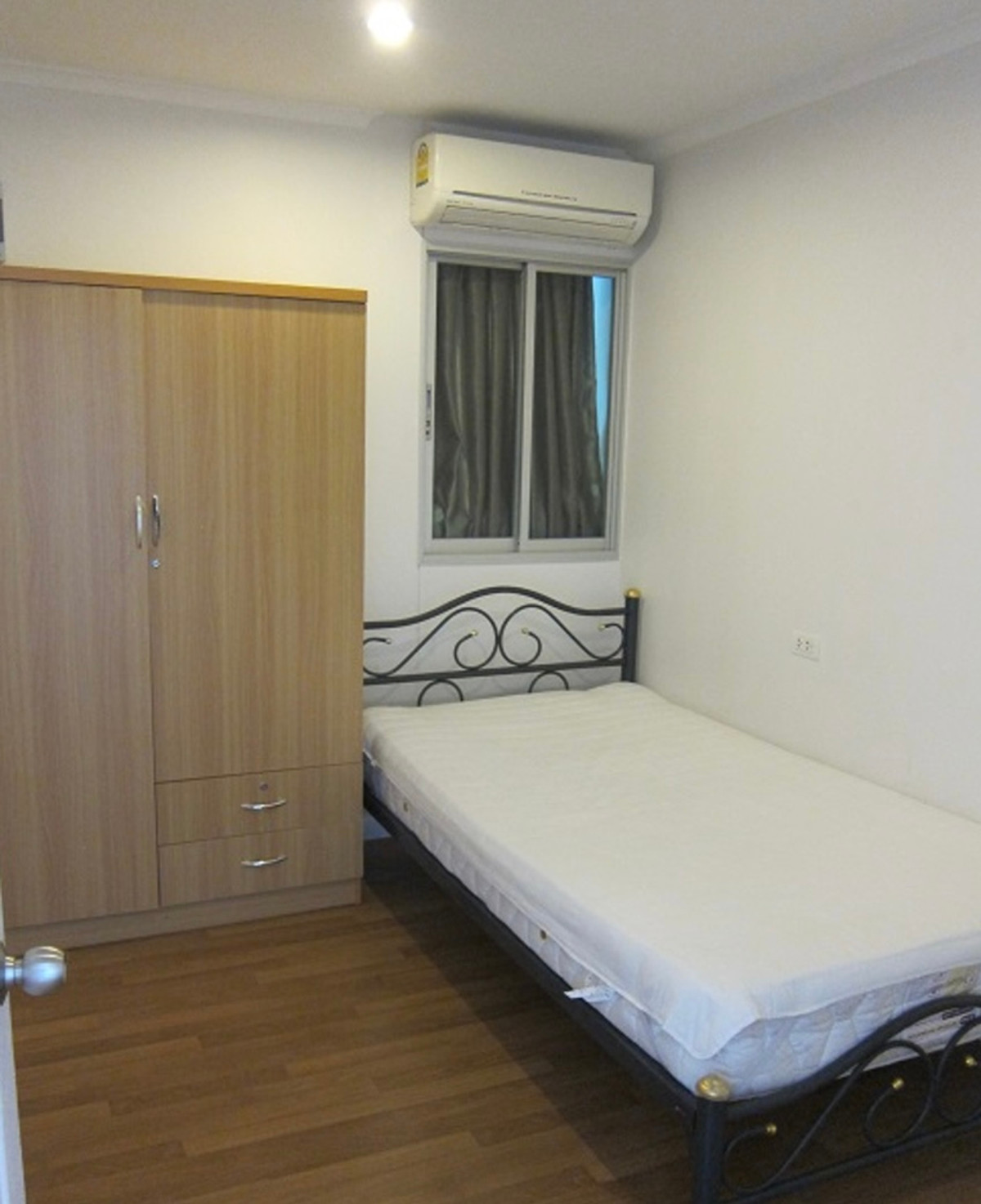 For RentCondoKasetsart, Ratchayothin : For rent Lumpini Place Ratchayothin, beautiful, cheap, fully furnished, near BTS Ratchayothin, if interested contact Line @841qqlnr