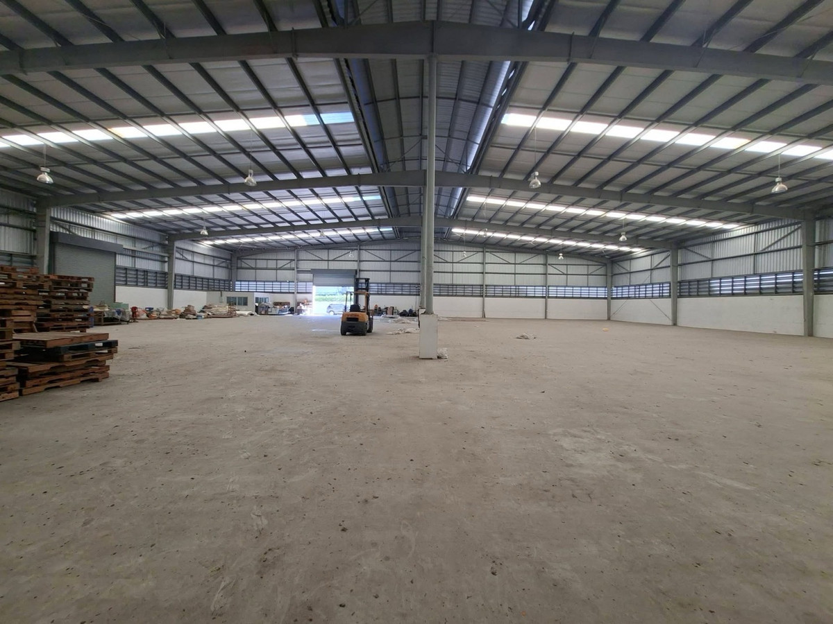 For RentWarehousePattanakan, Srinakarin : COMMERCIAL SPACE business area, warehouse style, high roof, Soi Phatthanakan 20, near Krungthep Kreetha and international schools | WAREHOUSE 1,932 SQM FOR BUSINESS AT PATTANAKARN 20