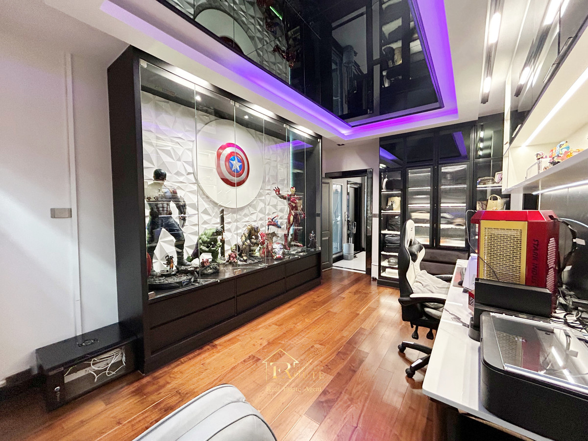 For SaleHousePathum Thani,Rangsit, Thammasat : CENTRO Don Mueang - Chaengwattana for sale, corner plot, size 83.5 sq m, newly decorated, plus furniture for the whole house. Near Sisamarn Expressway, travel only 5 minutes.