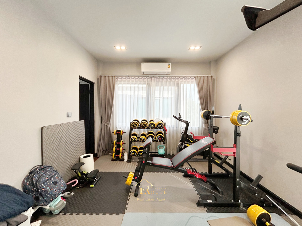 For SaleHousePathum Thani,Rangsit, Thammasat : CENTRO Don Mueang - Chaengwattana for sale, corner plot, size 83.5 sq m, newly decorated, plus furniture for the whole house. Near Sisamarn Expressway, travel only 5 minutes.