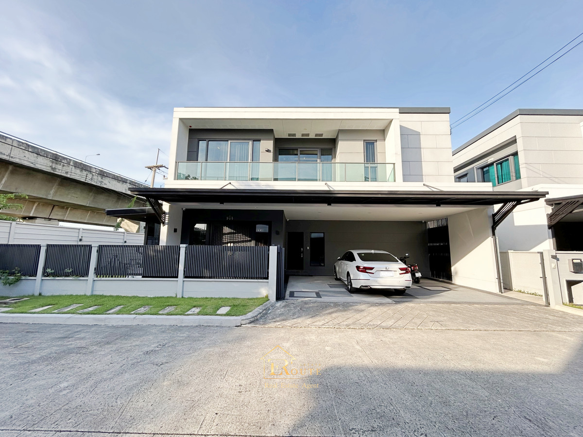 For SaleHousePathum Thani,Rangsit, Thammasat : CENTRO Don Mueang - Chaengwattana for sale, corner plot, size 83.5 sq m, newly decorated, plus furniture for the whole house. Near Sisamarn Expressway, travel only 5 minutes.