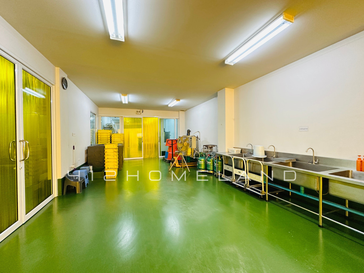 ขายโรงงานปทุมธานี รังสิต ธรรมศาสตร์ : ขายโรงงาน ขนาด 1,500 ตรม. ติดถนนเลียบคลอง 5 มีใบรับรอง อย./GMP/HACCP/รง.4 ครบ เดินเครื่องต่อได้ทันที คลองหลวง ปทุมธานี