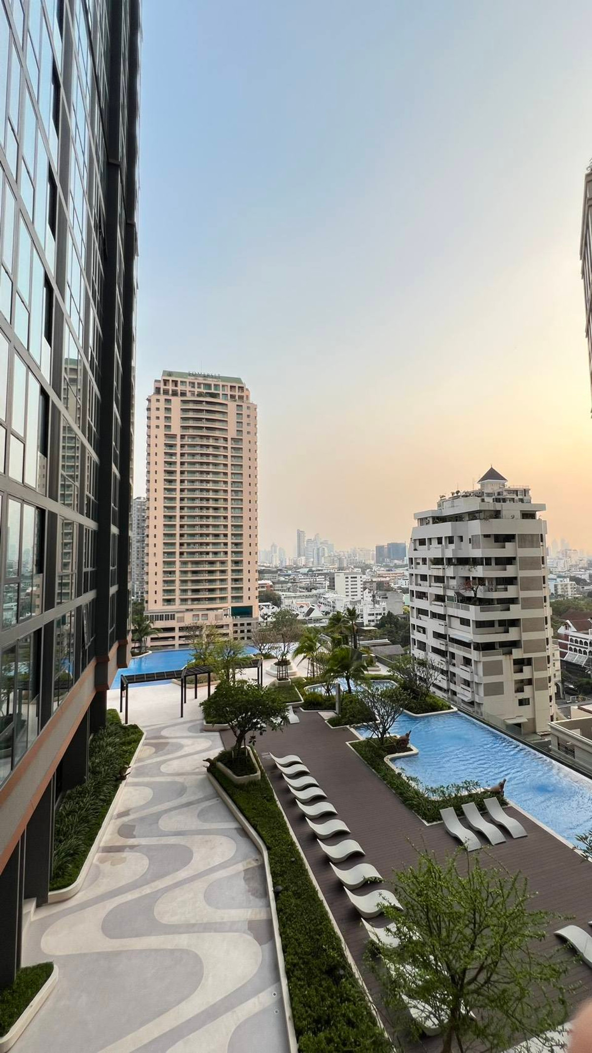 ขายคอนโดสาทร นราธิวาส : ขาย Supalai ICON สาทร คอนโดระดับ Super Luxury ใจกลาง CBD ใกล้ MRTลุมพินี และ BTSช่องนนทรี ชั้น 12A พื้นที่ 42 ตร.ม. วิวสระว่ายน้ำ ราคา 8.8 ลบ.*