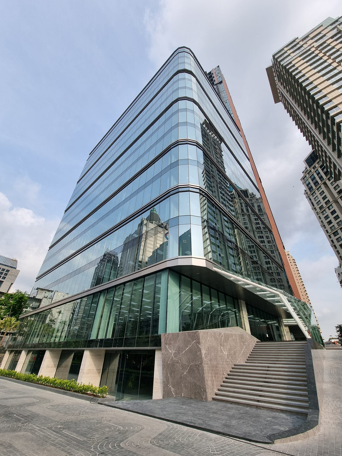 ขายคอนโดสาทร นราธิวาส : ขาย Supalai ICON สาทร คอนโดระดับ Super Luxury ใจกลาง CBD ใกล้ MRTลุมพินี และ BTSช่องนนทรี ชั้น 12A พื้นที่ 42 ตร.ม. วิวสระว่ายน้ำ ราคา 8.8 ลบ.*