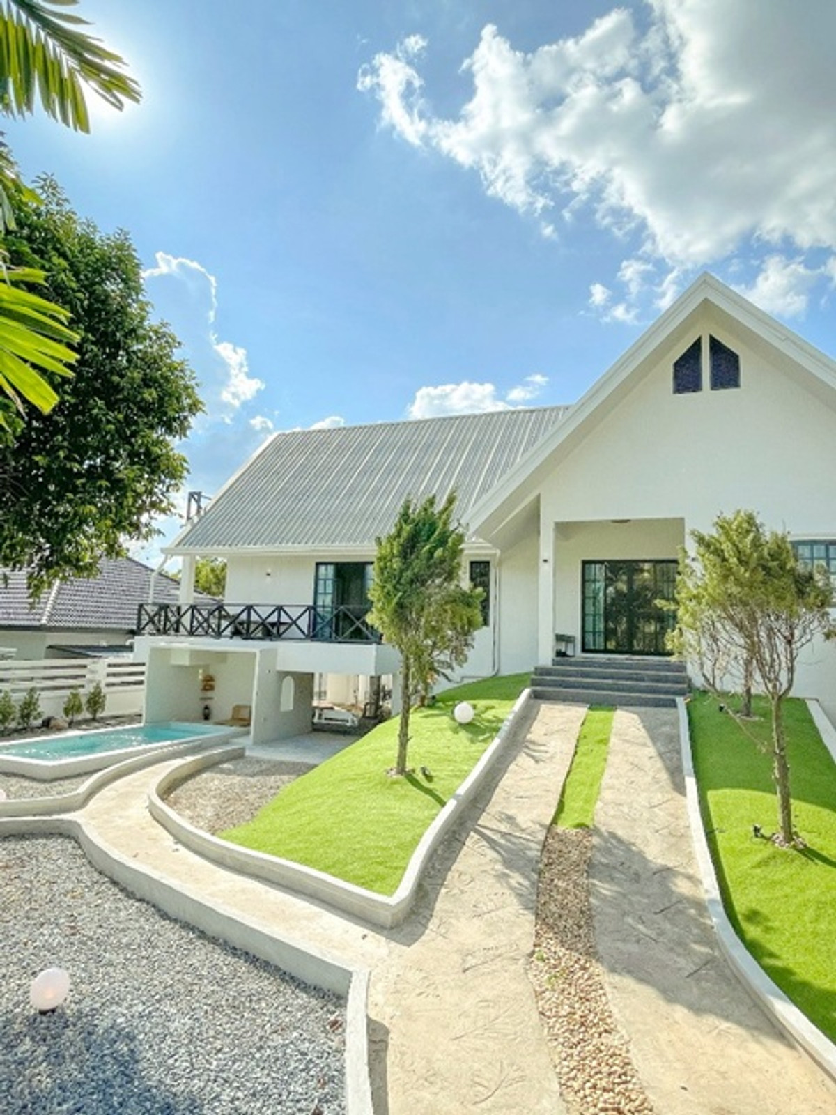 ให้เช่าบ้านเชียงใหม่ : ตกแต่งพร้อมอยู่ เช่าบ้านพักพูลวิลล่า2 ชั้น แยกหนองจ๊อม สันทราย พร้อมสระว่ายน้ำส่วนตัว149 ตร.วา. รร.บ้านศรีบุญเรือง 1.3 กม.