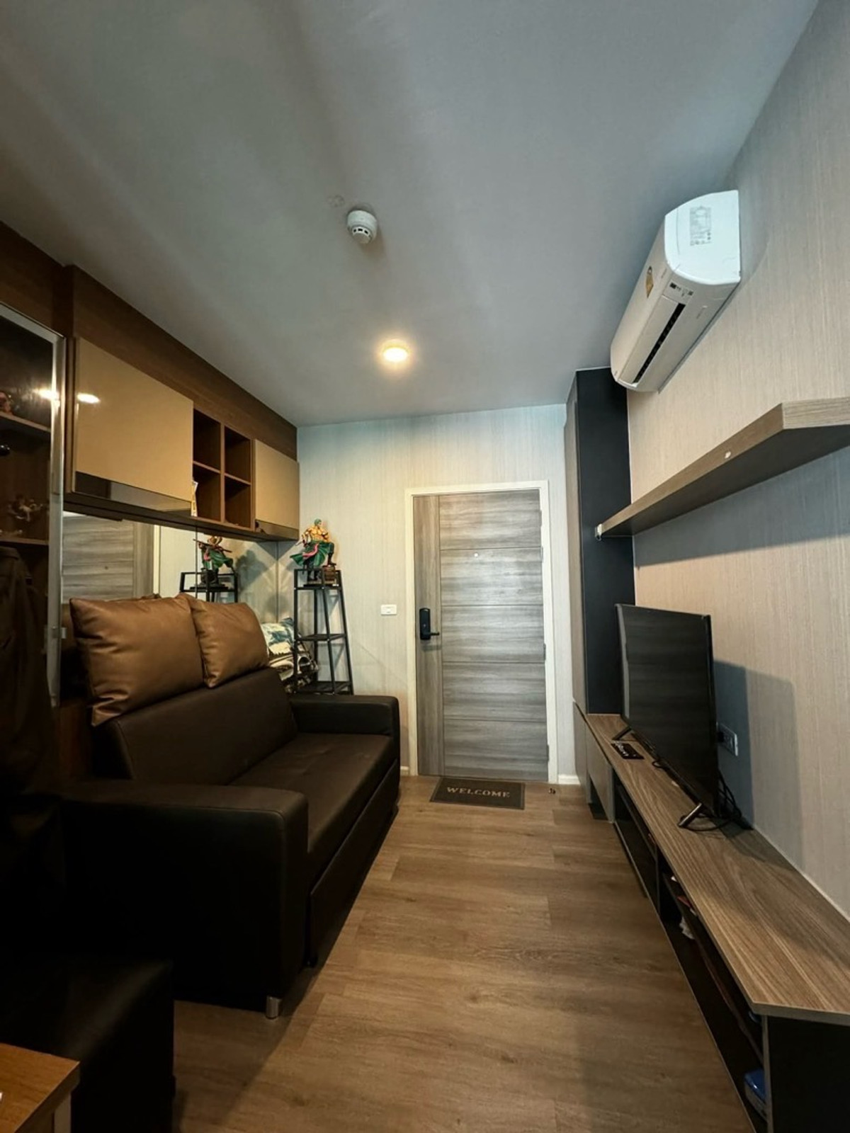 For RentCondoBangna, Bearing, Lasalle : For rent/For Rent Condo near BTS, Notting Hill Sukhumvit105 project (Notting Hill Sukhumvit 105), room size 26 sq m, 8th floor, good location, convenient travel, complete furniture and electrical appliances, ready to move in, price 10,000 baht.