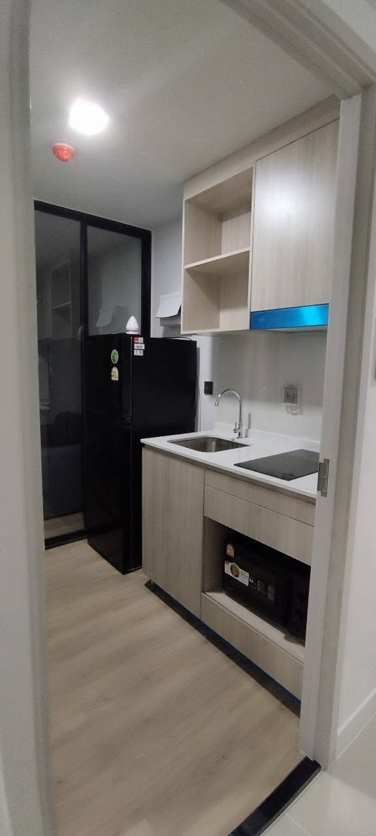 For RentCondoMin Buri, Romklao : Cant be late 🔥🔥For rent Atmoz Flow Minburi, beautiful room exactly as shown in the picture. Fully furnished + has a washing machine‼️Ready to move in 10/Jan/69 (Responds to chat very quickly)