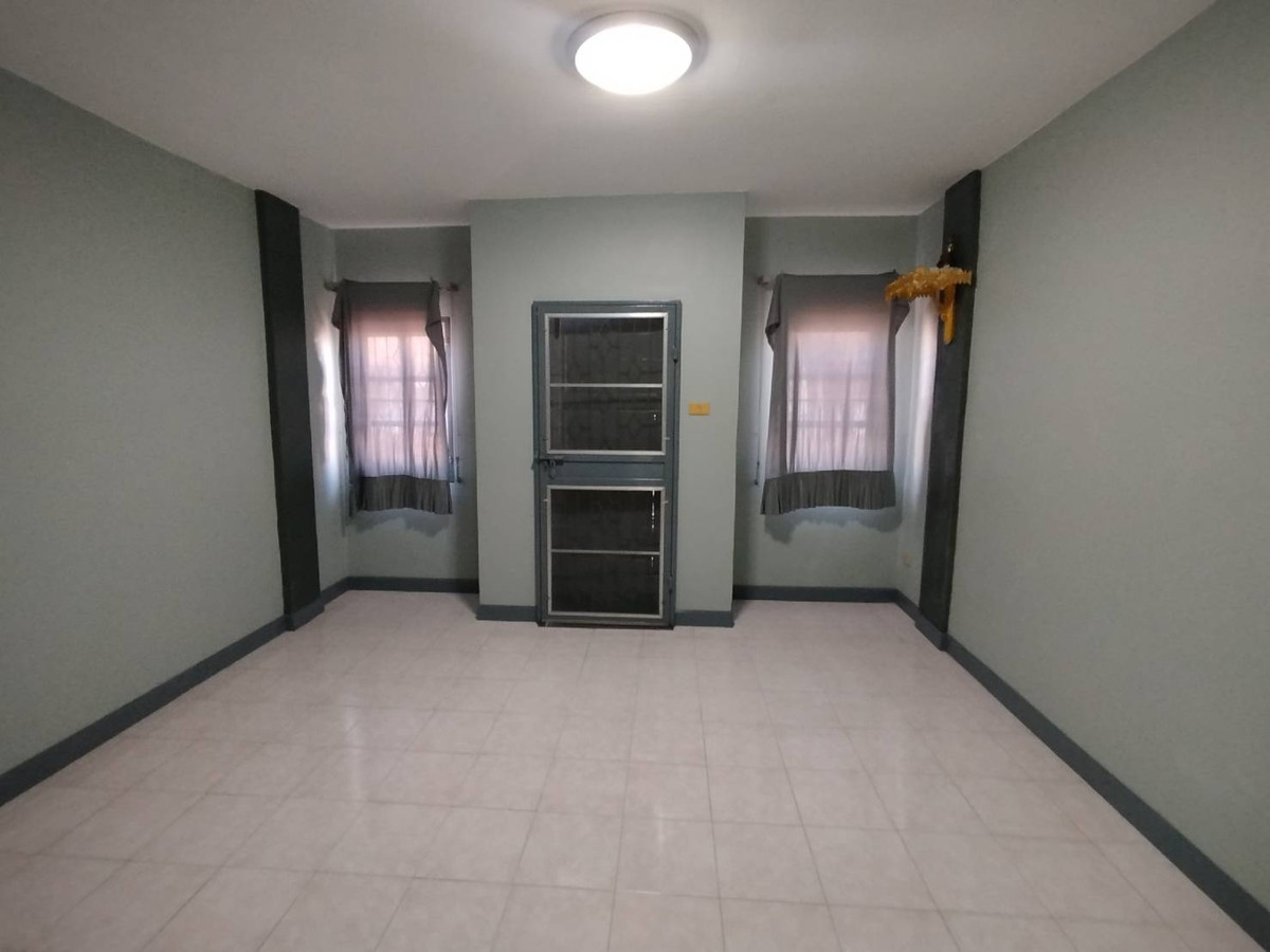 ขายทาวน์โฮมปทุมธานี รังสิต ธรรมศาสตร์ : ขายทาวน์เฮ้าส์ หมู่บ้านกฤษณา2 สามโคก ปทุมธานี 24 ตรว.