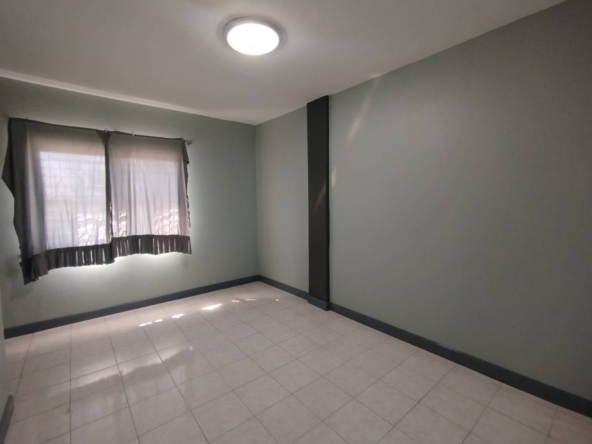 ขายทาวน์โฮมปทุมธานี รังสิต ธรรมศาสตร์ : ขายทาวน์เฮ้าส์ หมู่บ้านกฤษณา2 สามโคก ปทุมธานี 24 ตรว.