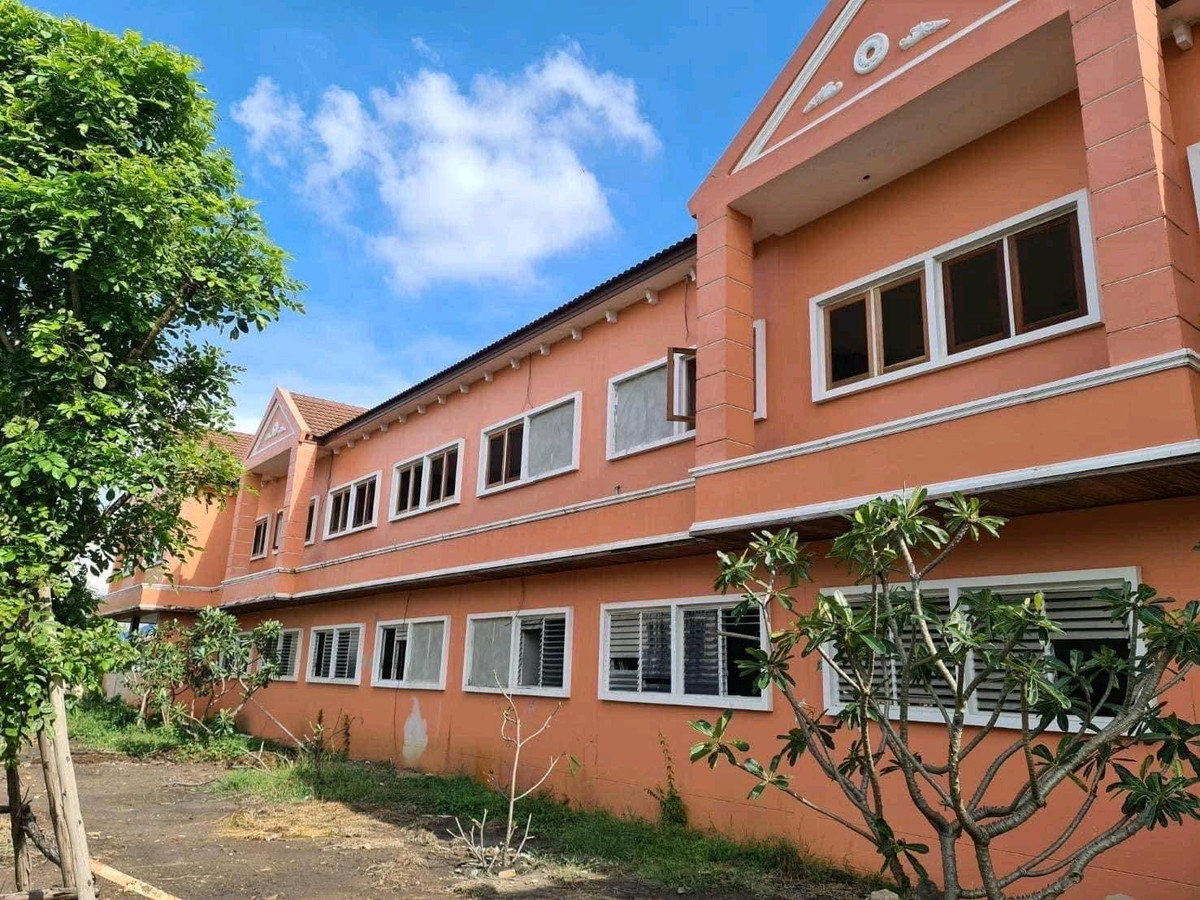 ขายโกดังนนทบุรี บางใหญ่ บางบัวทอง : ที่ดิน+อาคาร เหมาะทำศูนย์ดูแลคนชรา นนทบุรี ซ.วัดลาปลาดุก 2-0-16 ไร่ (816 ตร.ว.) พร้อมอาคาร 2 ชั้น พท.ใช้สอย ~1,000 ตร.ม. (ตกแต่งบ้างแล้ว