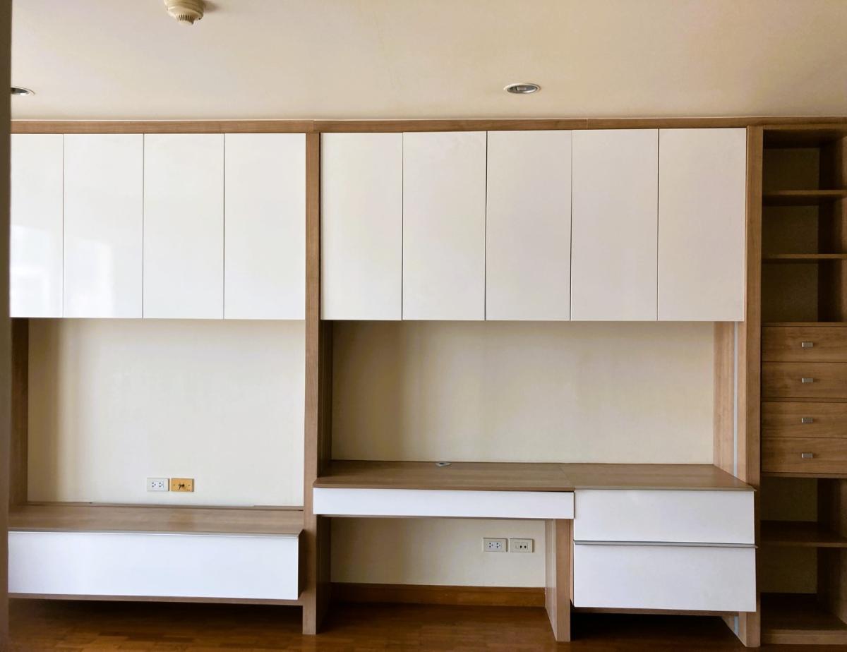 For SaleCondoSathorn, Narathiwat : 🔥Urgent Sale+🔥 Baan Siri Sathorn, near Khlong Toei MRT Station, fully furnished, ready to move in.