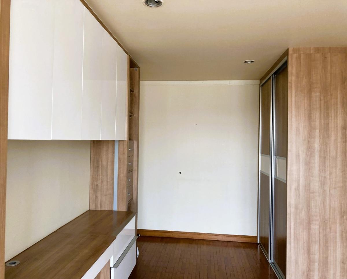 For SaleCondoSathorn, Narathiwat : 🔥Urgent Sale+🔥 Baan Siri Sathorn, near Khlong Toei MRT Station, fully furnished, ready to move in.