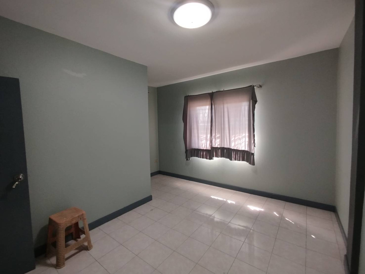 ขายทาวน์โฮมปทุมธานี รังสิต ธรรมศาสตร์ : ขายทาวน์เฮ้าส์ หมู่บ้านกฤษณา2 สามโคก ปทุมธานี 24 ตรว.