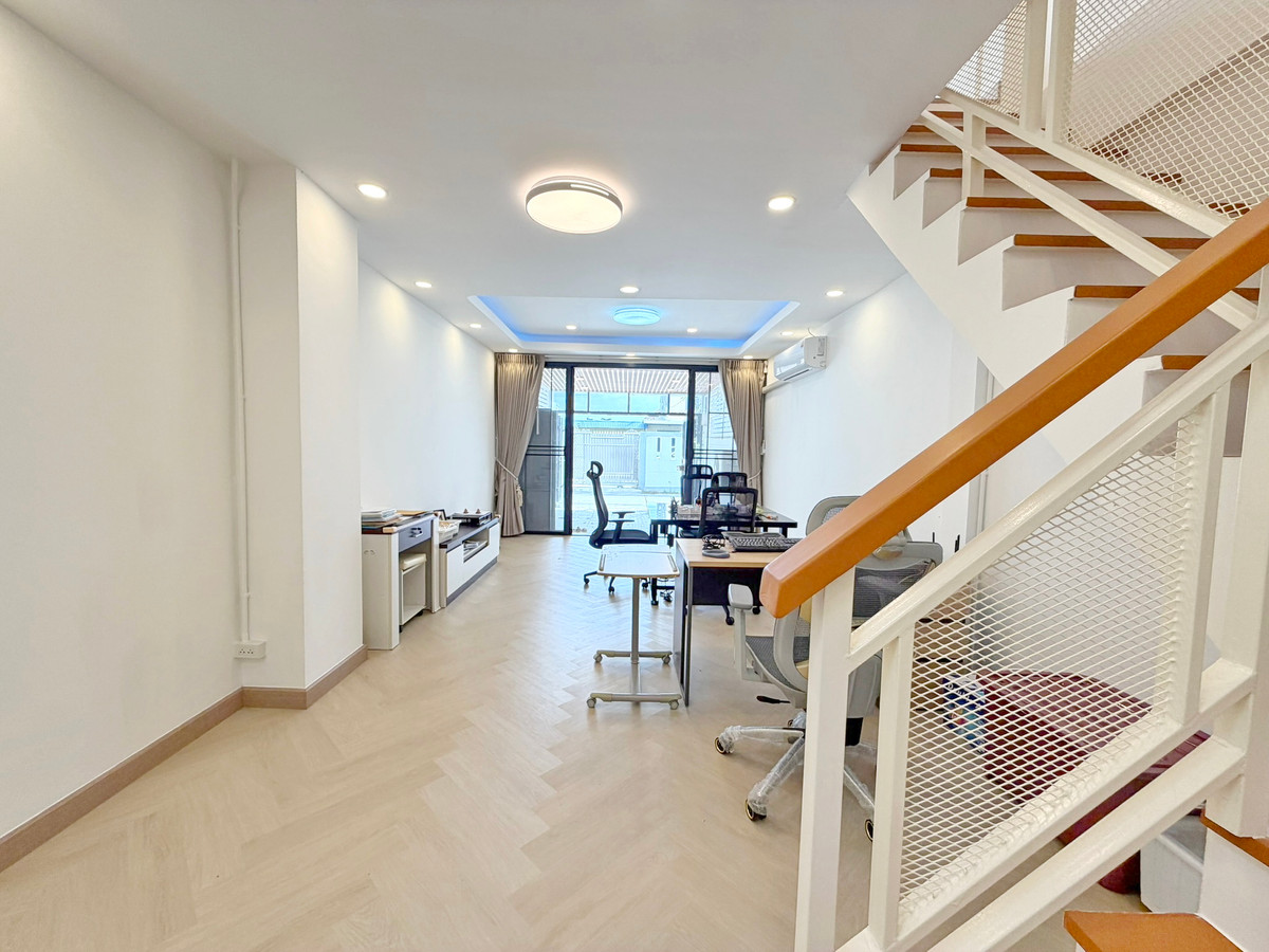 ขายทาวน์โฮมลาดพร้าว เซ็นทรัลลาดพร้าว : H0788♛ขาย ทาวน์เฮ้าส์ 2 ห้องนอน⚝ลาดพร้าว♜MRTโชคชัย4(550ม.)∞099-5919653,065-9423251▚Line@sureresidence