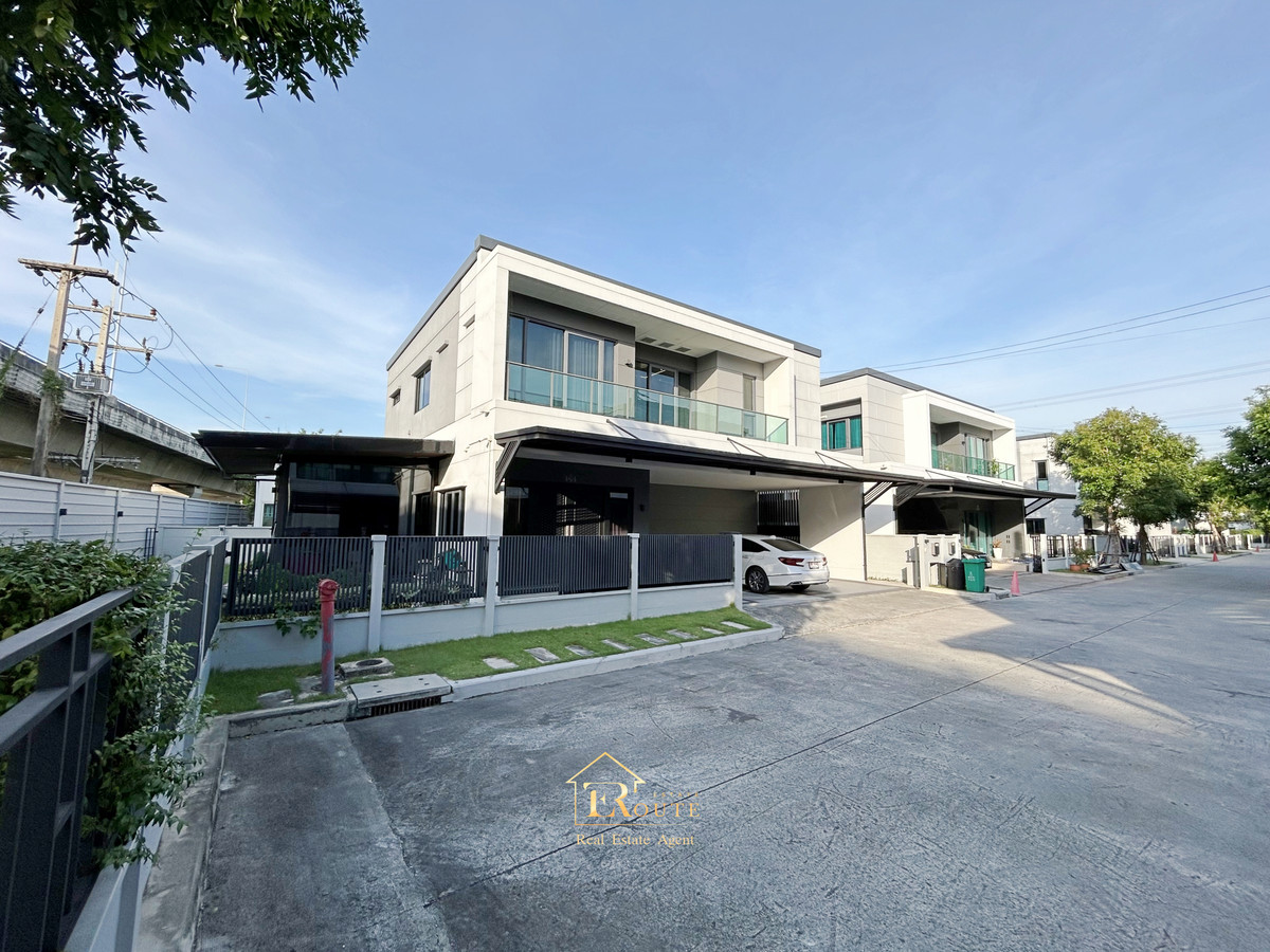 For SaleHousePathum Thani,Rangsit, Thammasat : CENTRO Don Mueang - Chaengwattana for sale, corner plot, size 83.5 sq m, newly decorated, plus furniture for the whole house. Near Sisamarn Expressway, travel only 5 minutes.