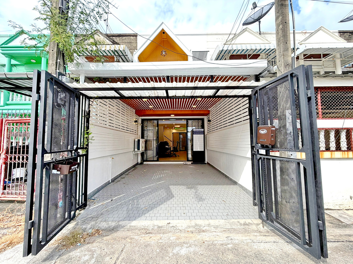 For SaleTownhomeLadprao, Central Ladprao : H0788♛Townhouse for sale, 2 bedrooms⚝Lat Phrao♜MRT Chokchai 4(550m.)∞099-5919653,065-9423251▚Line@sureresidence