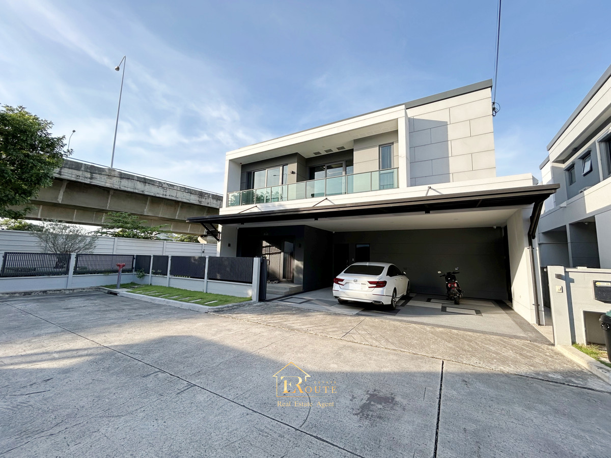 For SaleHousePathum Thani,Rangsit, Thammasat : CENTRO Don Mueang - Chaengwattana for sale, corner plot, size 83.5 sq m, newly decorated, plus furniture for the whole house. Near Sisamarn Expressway, travel only 5 minutes.