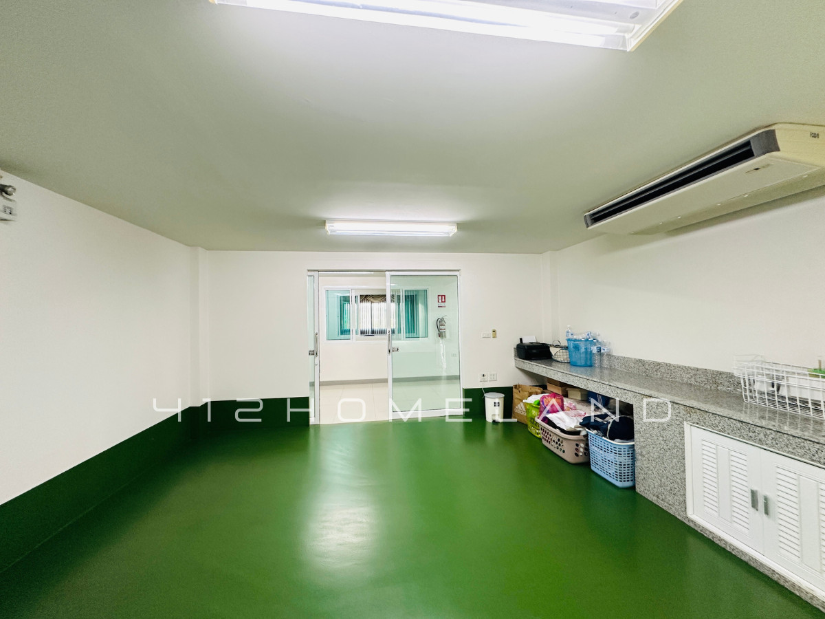 ขายโรงงานปทุมธานี รังสิต ธรรมศาสตร์ : ขายโรงงาน ขนาด 1,500 ตรม. ติดถนนเลียบคลอง 5 มีใบรับรอง อย./GMP/HACCP/รง.4 ครบ เดินเครื่องต่อได้ทันที คลองหลวง ปทุมธานี