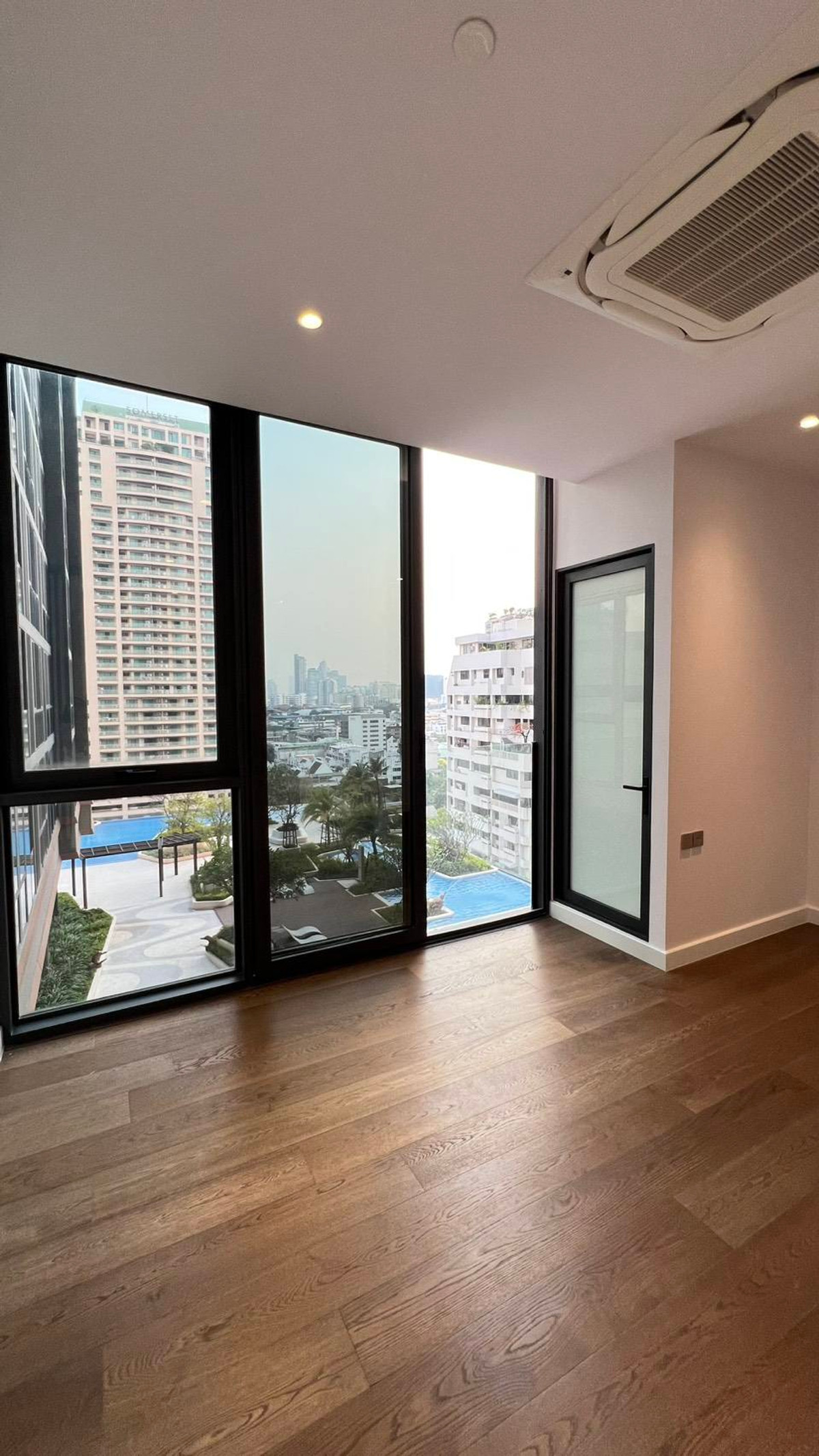 ขายคอนโดสาทร นราธิวาส : ขาย Supalai ICON สาทร คอนโดระดับ Super Luxury ใจกลาง CBD ใกล้ MRTลุมพินี และ BTSช่องนนทรี ชั้น 12A พื้นที่ 42 ตร.ม. วิวสระว่ายน้ำ ราคา 8.8 ลบ.*