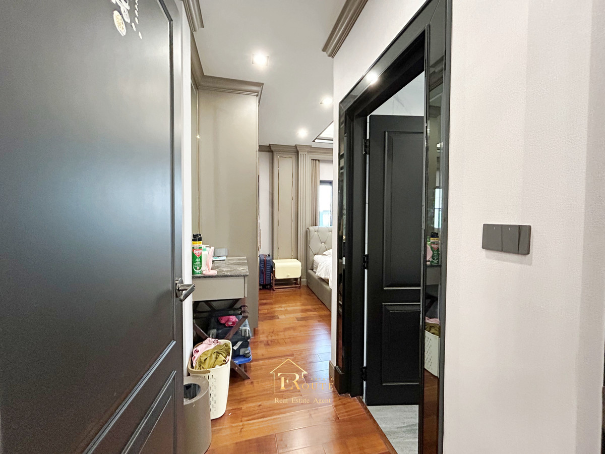 For SaleHousePathum Thani,Rangsit, Thammasat : CENTRO Don Mueang - Chaengwattana for sale, corner plot, size 83.5 sq m, newly decorated, plus furniture for the whole house. Near Sisamarn Expressway, travel only 5 minutes.