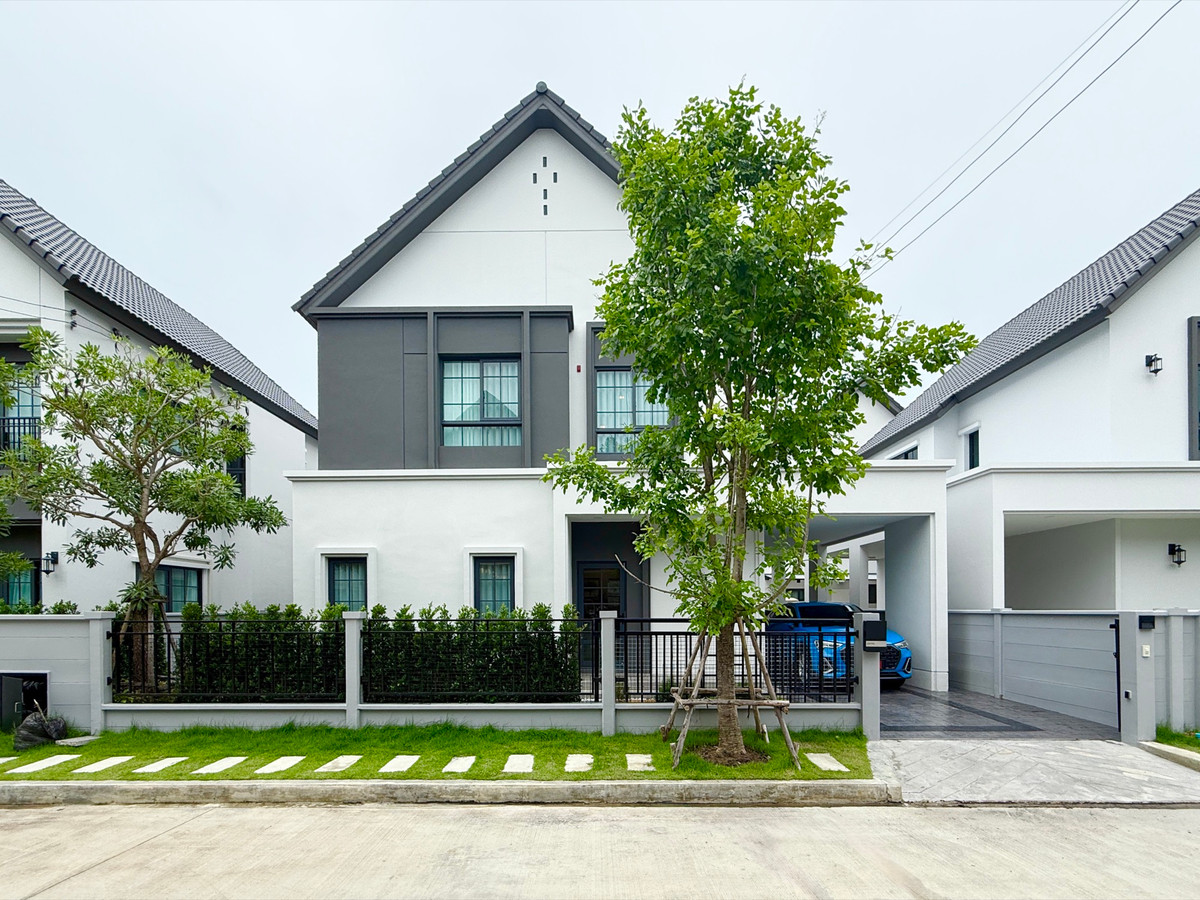 For SaleHouseBangna, Bearing, Lasalle : 🚀 Centro Bangna - 2-story detached house, 230 sq m., 52 wa, 3 bedrooms, 4 bathrooms, 2 parking spaces, ready to move in 092-545-6151 (Tim)