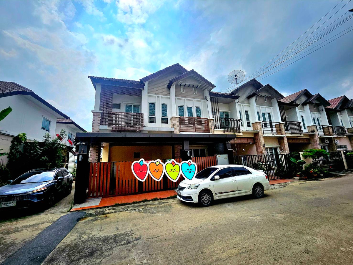 For SaleTownhomeNawamin, Ramindra : 2-story townhome, very good location, corner room, wide front, airy, open, nice to live in, convenient to travel, close to all amenities, selling for only 3.3 million.