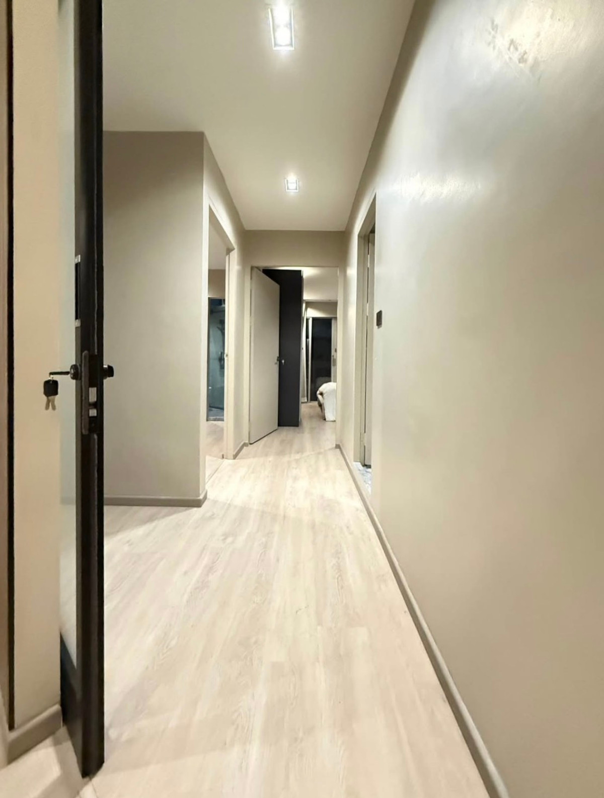 ขายคอนโดวิทยุ ชิดลม หลังสวน : ขายด่วน Pet Friendly Condo Wittayu Complex 93 ตร.ม. 2 ห้องนอน ราคาถูกสุดในตึก 5.5 ล้าน Yield มีโอกาสสูงถึง 6-8%  ราคา: 5,500,000 บาท 