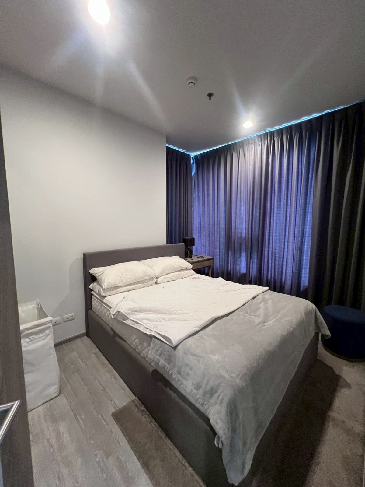 For RentCondoSukhumvit, Asoke, Thonglor : FOR RENT! XT Ekkamai | 1 Bed 1 Bath | 24th Floor High View | Beautiful Built-in Unit  The unit features beautiful Built-in furniture and is fully equipped and ready to move in!  For viewing, please contact Khun Ning at 089-226-2428 (You can also add her o