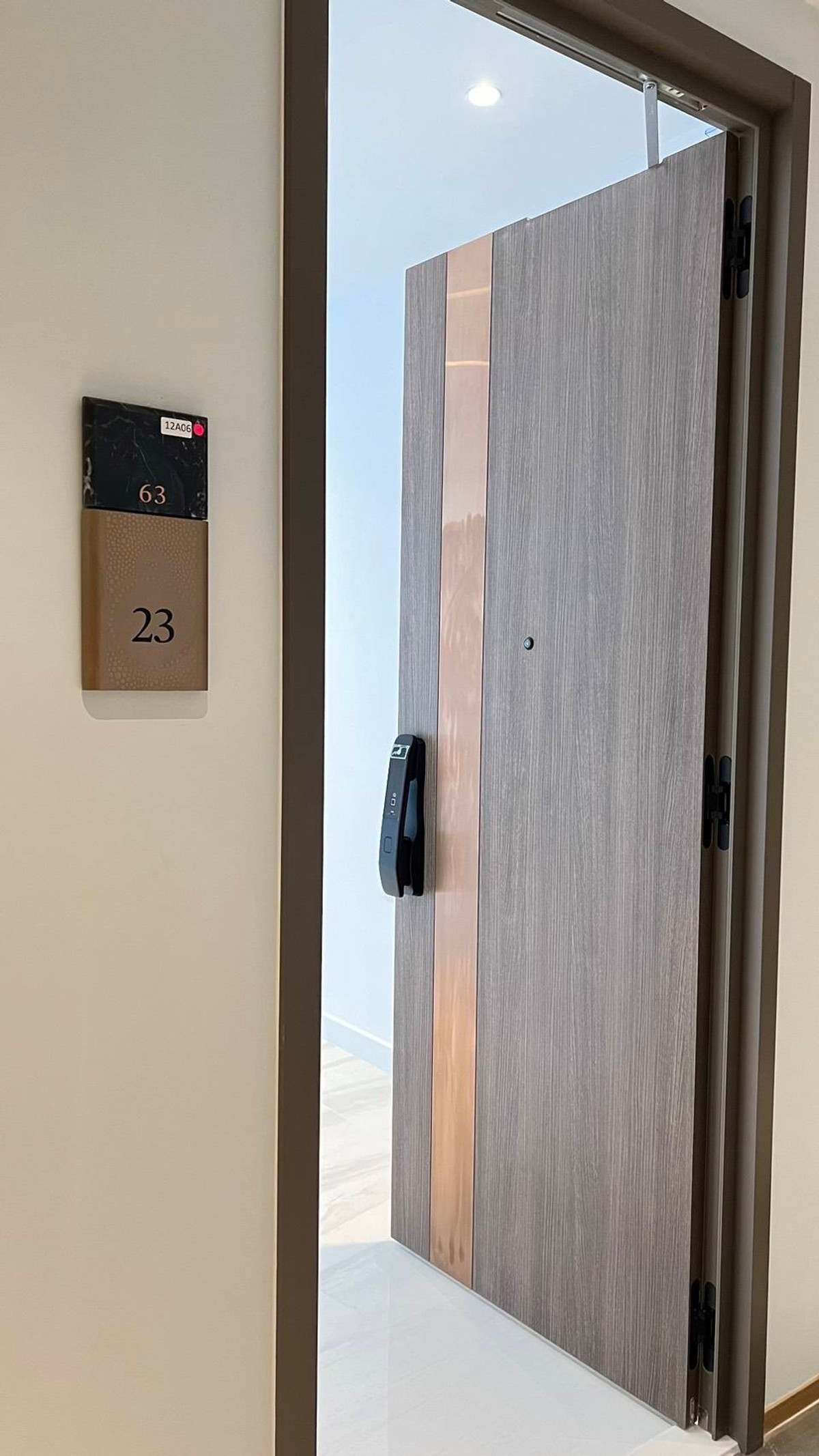 ขายคอนโดสาทร นราธิวาส : ขาย Supalai ICON สาทร คอนโดระดับ Super Luxury ใจกลาง CBD ใกล้ MRTลุมพินี และ BTSช่องนนทรี ชั้น 12A พื้นที่ 42 ตร.ม. วิวสระว่ายน้ำ ราคา 8.8 ลบ.*