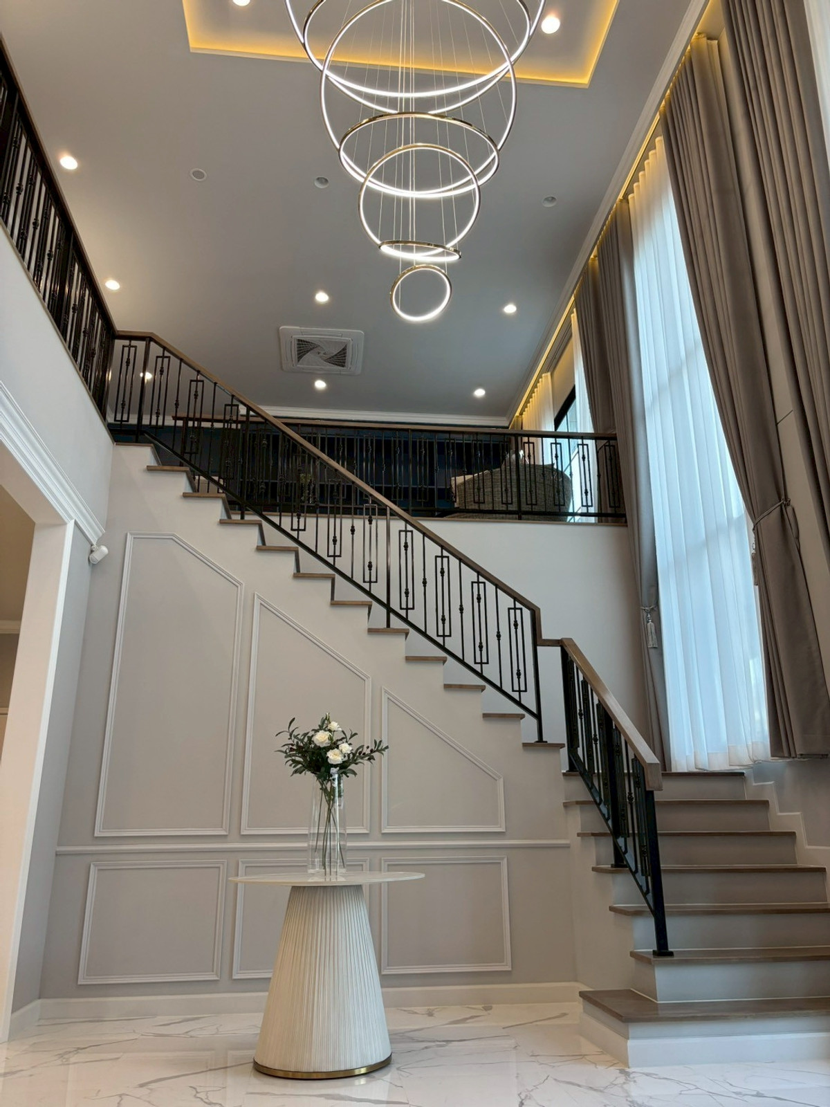 ให้เช่าบ้านลาดกระบัง สุวรรณภูมิ : เช่าบ้านหรู ใกล้สนามบิน BKK เศรษฐสิริ บางนา-สุวรรณภูมิ ตกแต่ง Premium เฟอร์ฯ ครบ