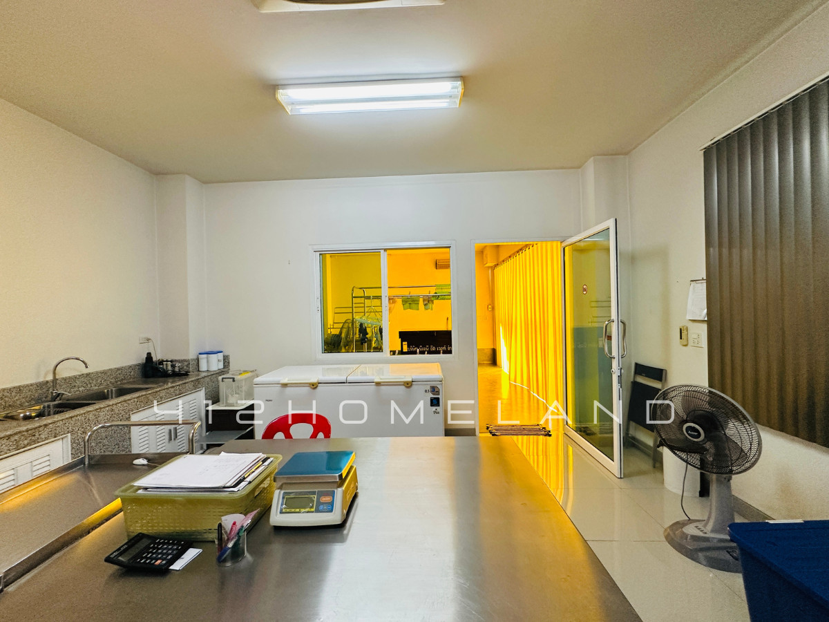 ขายโรงงานปทุมธานี รังสิต ธรรมศาสตร์ : ขายโรงงาน ขนาด 1,500 ตรม. ติดถนนเลียบคลอง 5 มีใบรับรอง อย./GMP/HACCP/รง.4 ครบ เดินเครื่องต่อได้ทันที คลองหลวง ปทุมธานี