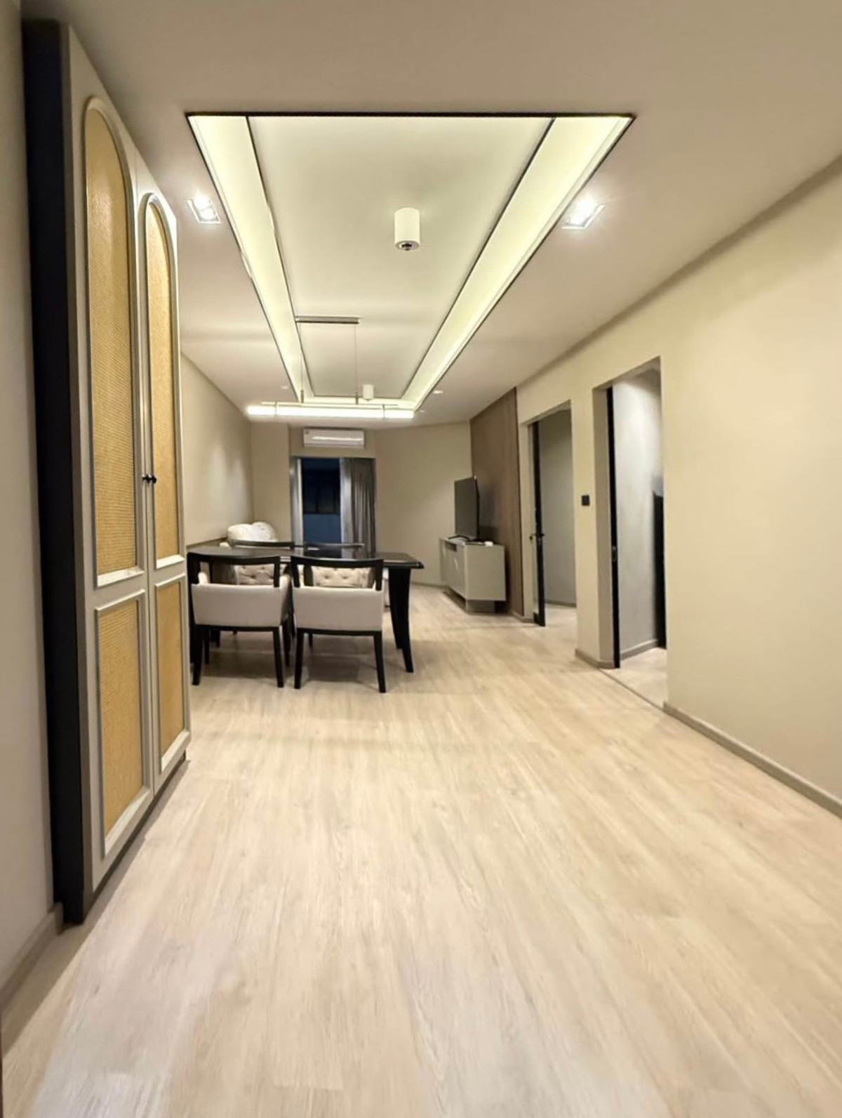 ขายคอนโดวิทยุ ชิดลม หลังสวน : ขายด่วน Pet Friendly Condo Wittayu Complex 93 ตร.ม. 2 ห้องนอน ราคาถูกสุดในตึก 5.5 ล้าน Yield มีโอกาสสูงถึง 6-8%  ราคา: 5,500,000 บาท 