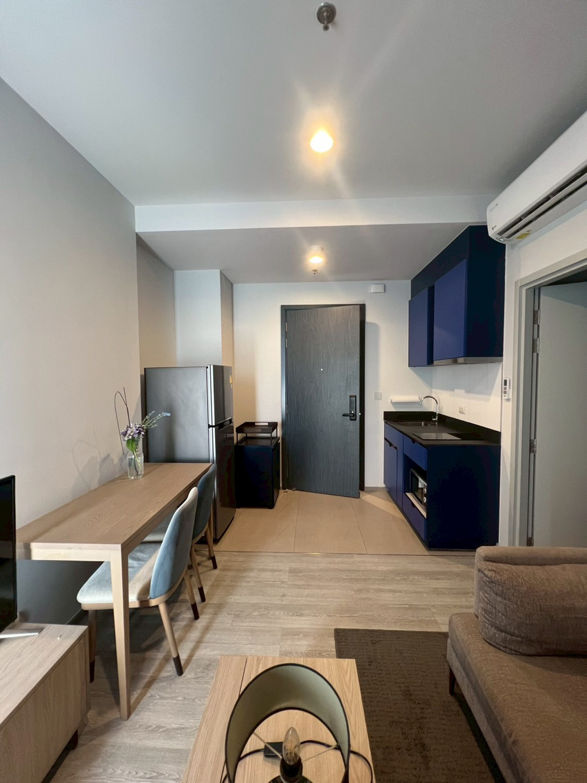 For RentCondoSukhumvit, Asoke, Thonglor : FOR RENT! XT Ekkamai | 1 Bed 1 Bath | 24th Floor High View | Beautiful Built-in Unit  The unit features beautiful Built-in furniture and is fully equipped and ready to move in!  For viewing, please contact Khun Ning at 089-226-2428 (You can also add her o